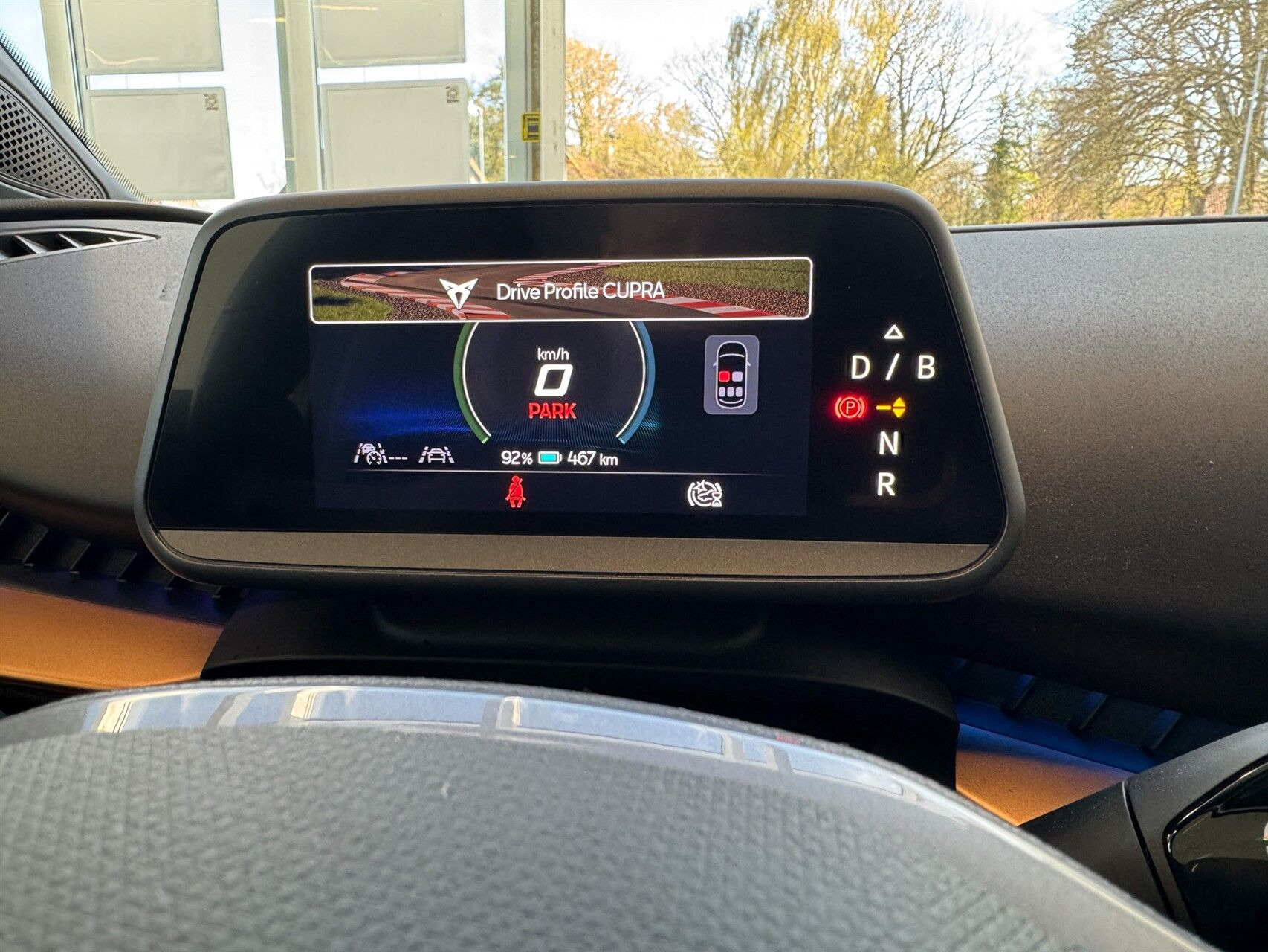 Blå Cupra Tavascan fra 2025