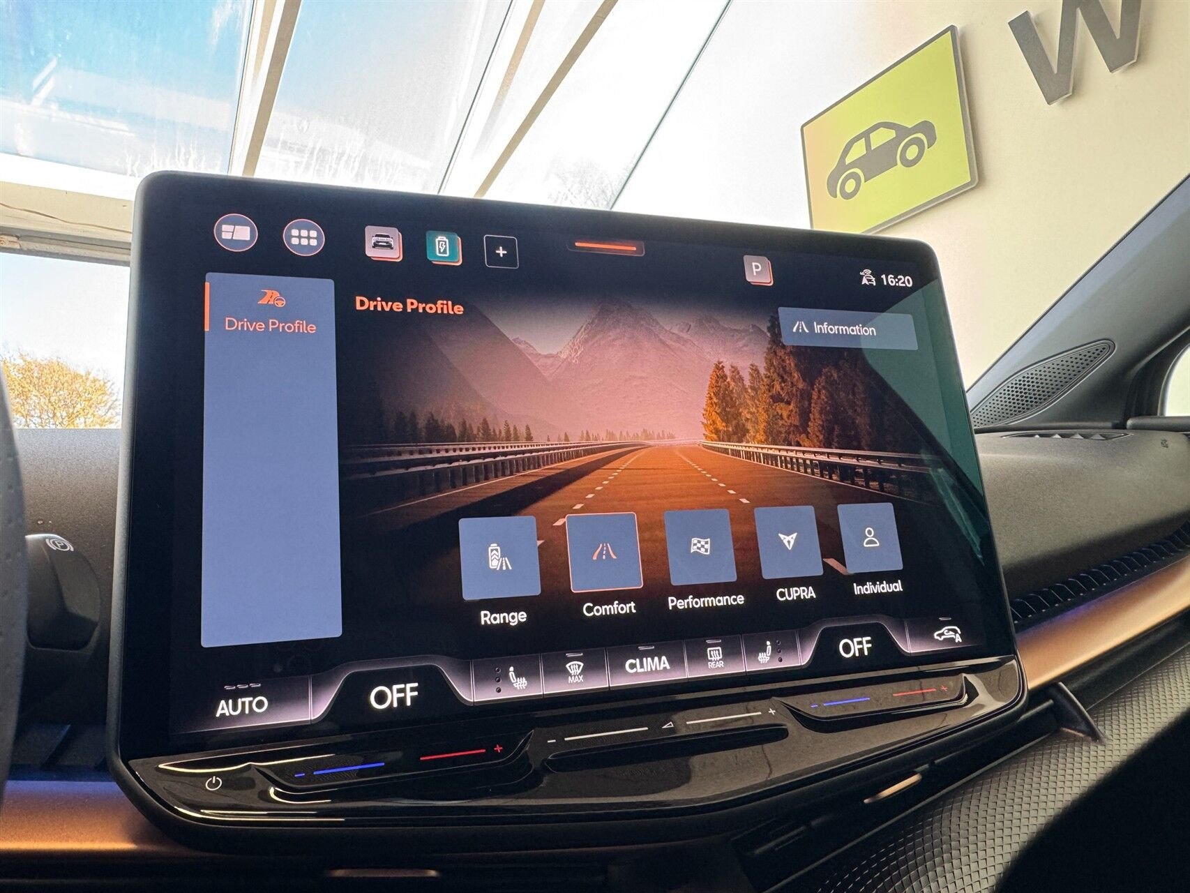Blå Cupra Tavascan fra 2025