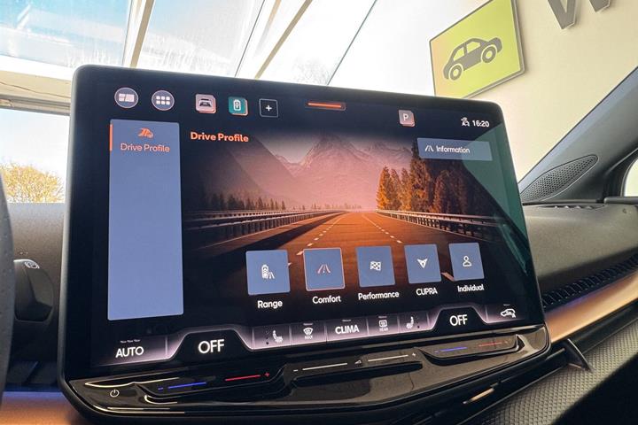 Blå Cupra Tavascan fra 2025