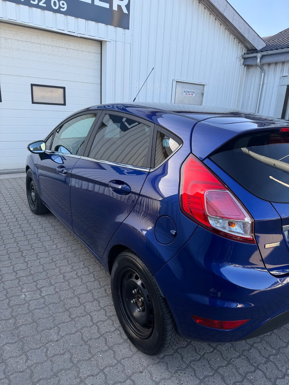Blå Ford Fiesta fra 2014