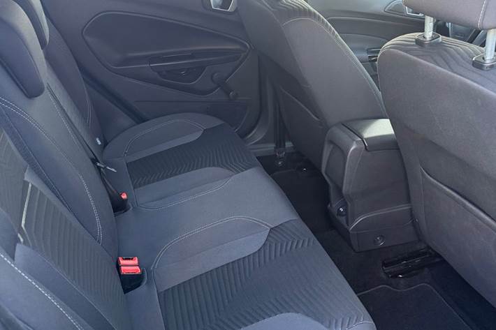 Blå Ford Fiesta fra 2014