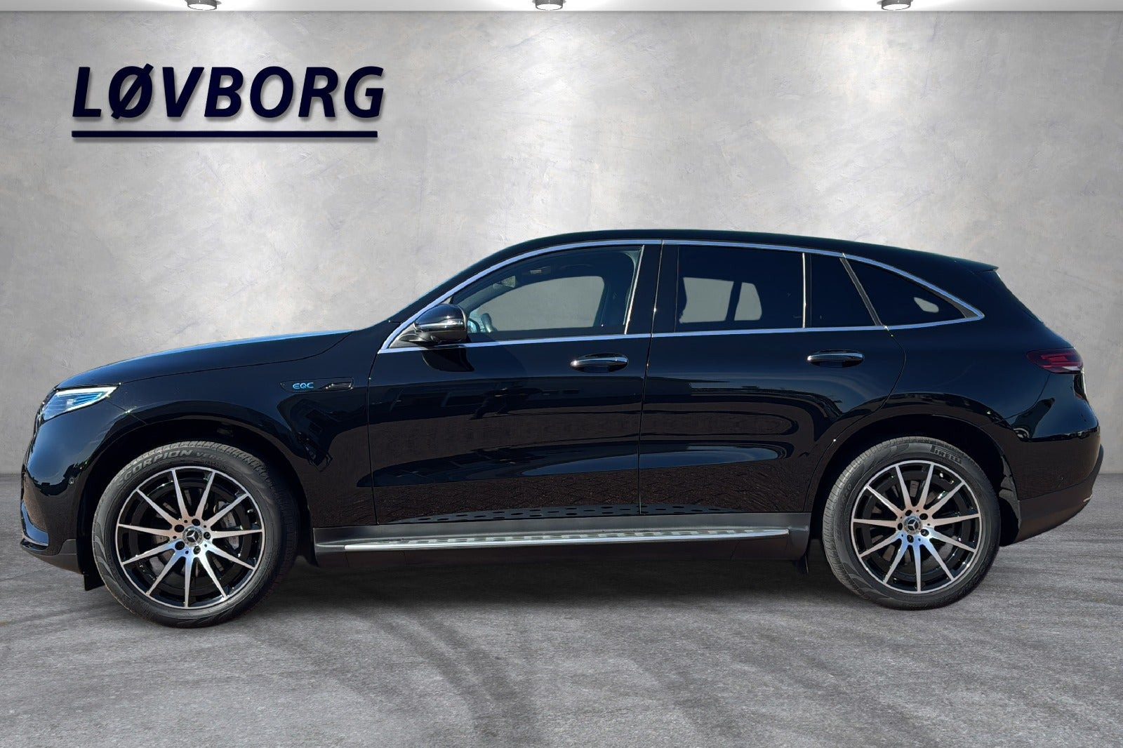 Sort Mercedes EQC400 fra 2023