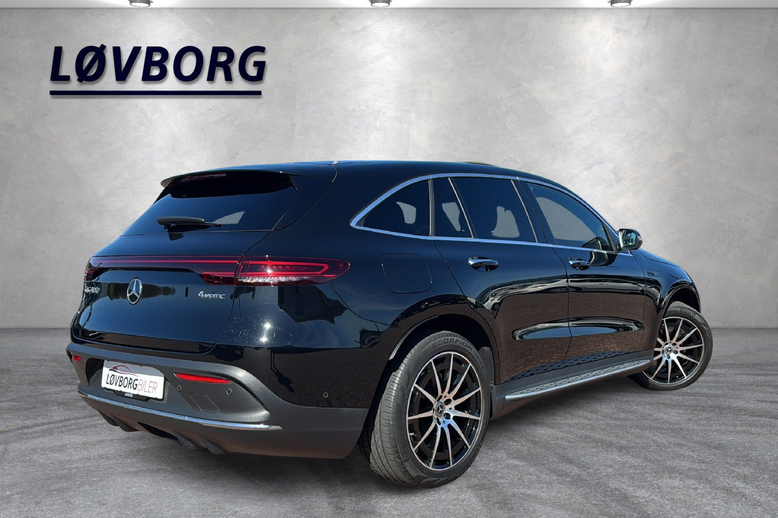 Sort Mercedes EQC400 fra 2023