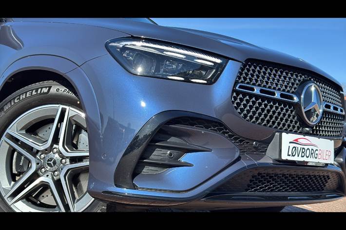Blå Mercedes GLE350 de fra 2024