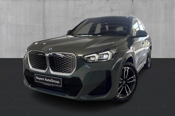 Grøn BMW iX1 fra 2025