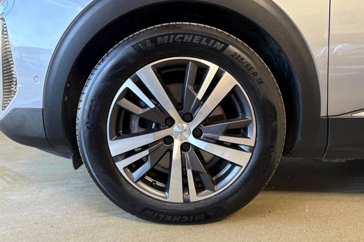 Sølv Peugeot 3008 fra 2022