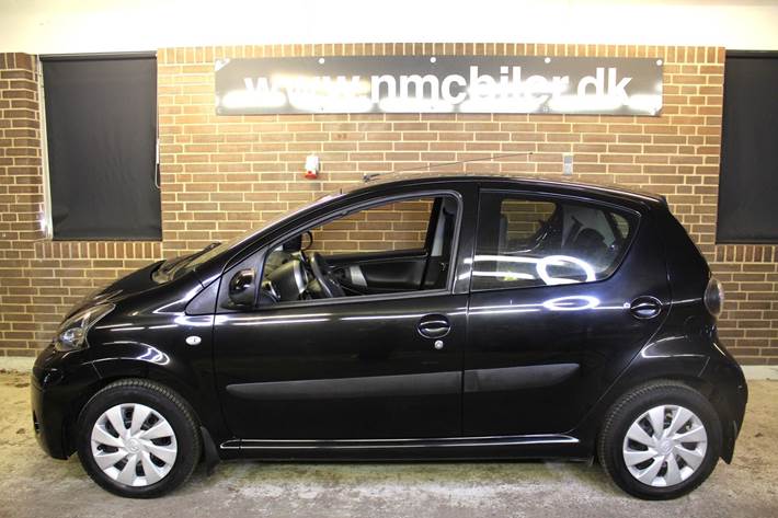 Sort Toyota Aygo fra 2013
