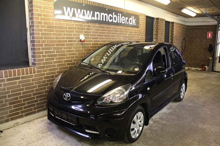 Sort Toyota Aygo fra 2013