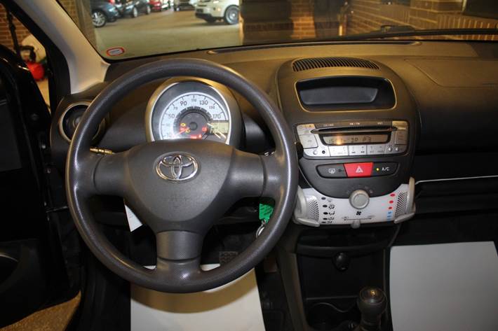 Sort Toyota Aygo fra 2013