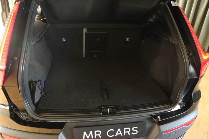 Grøn Volvo XC40 fra 2023