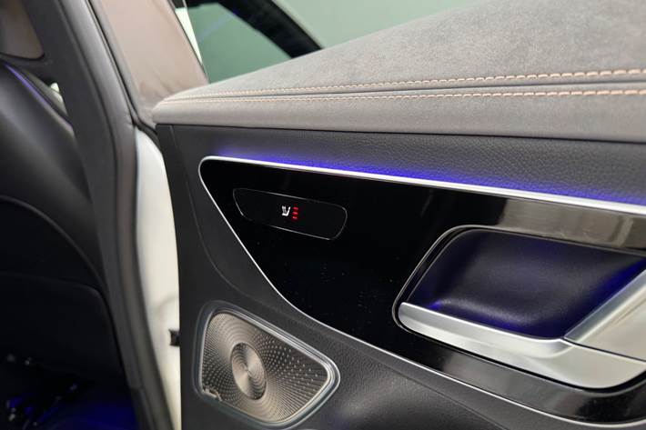 Hvid Mercedes EQE350+ fra 2022