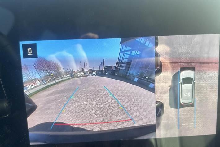 Beige Renault Scenic E-Tech fra 2025