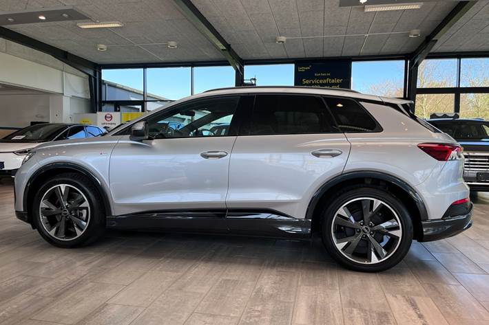 Sølv Audi Q4 e-tron fra 2025