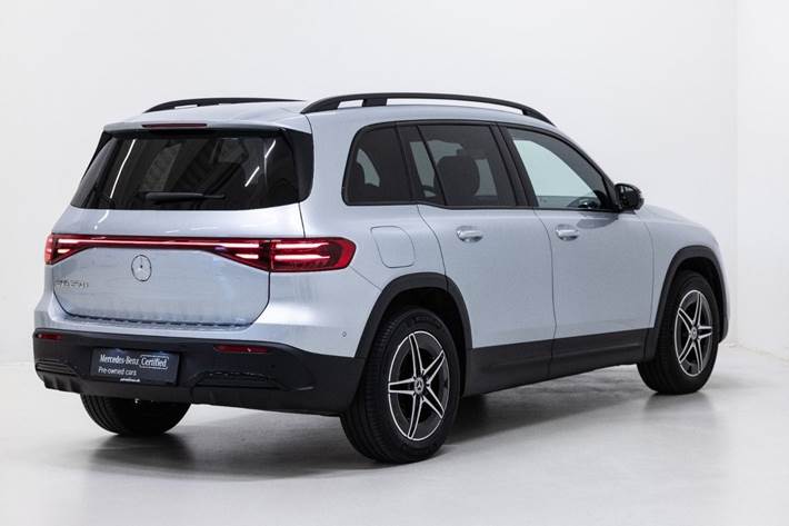 Sølv Mercedes EQB250+ fra 2026