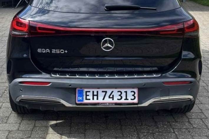 Sort Mercedes EQA250+ fra 2023