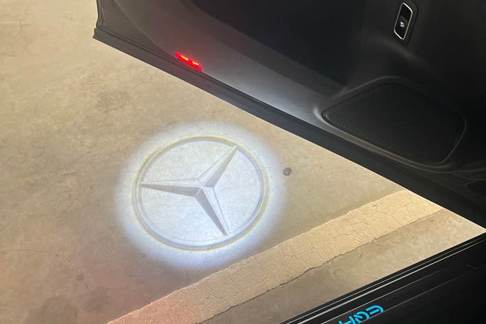 Sort Mercedes EQA250+ fra 2023