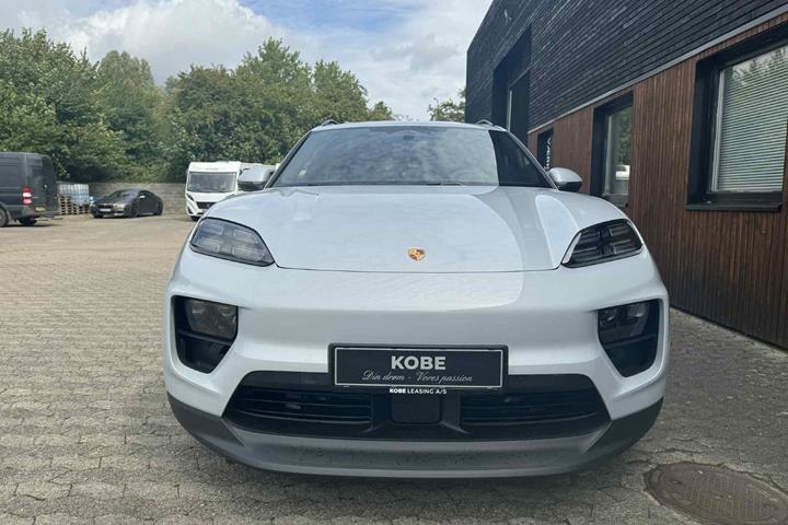 Blå Porsche Macan 4 fra 2025