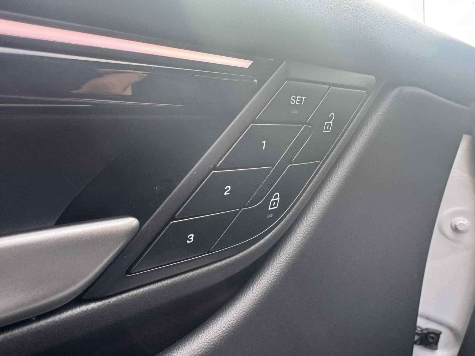 Blå Porsche Macan 4 fra 2025