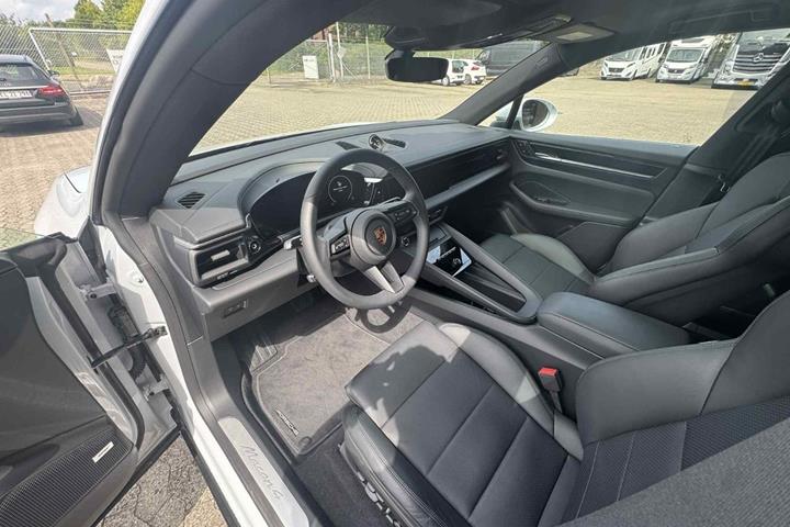 Blå Porsche Macan 4 fra 2025