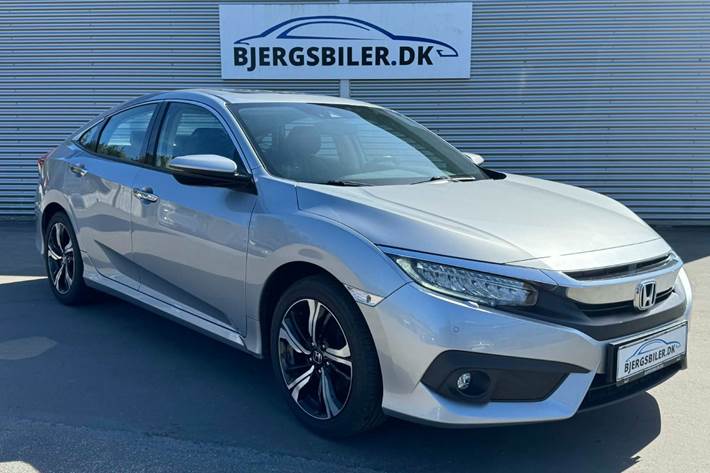 Sølv Honda Civic fra 2018 set udefra