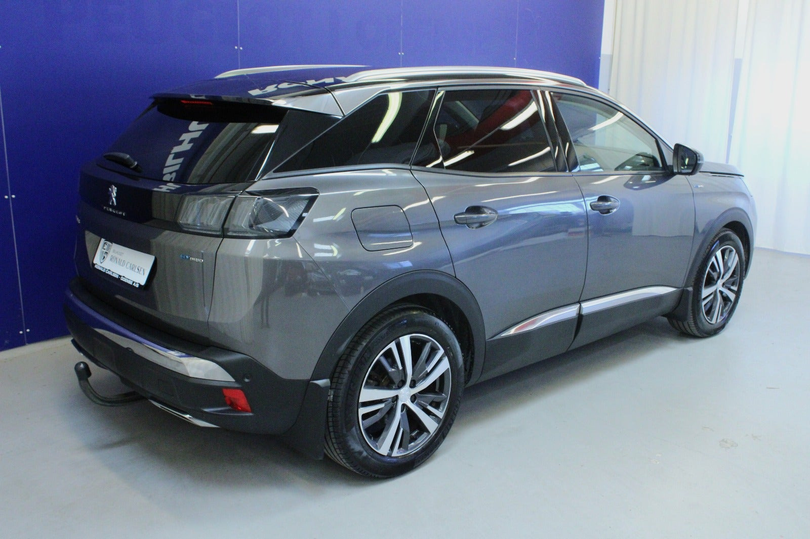 Grå Peugeot 3008 fra 2021