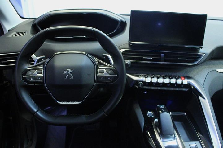 Grå Peugeot 3008 fra 2021