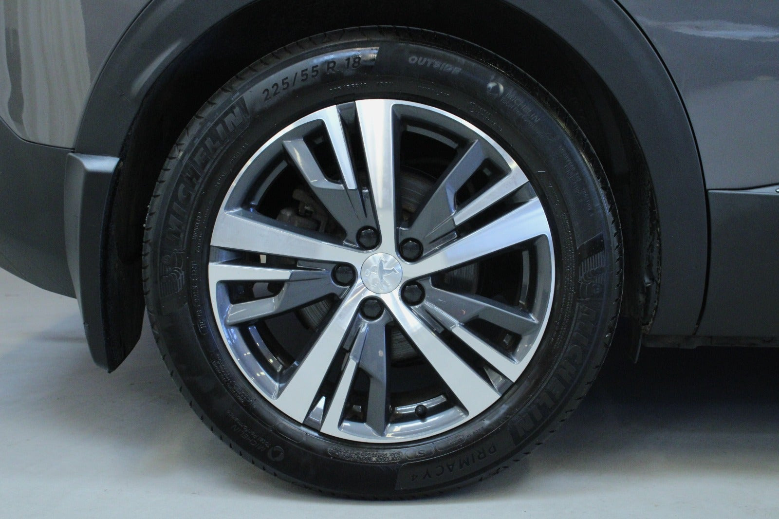 Grå Peugeot 3008 fra 2021