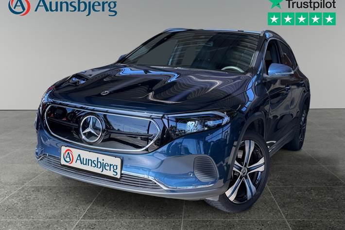 Blå Mercedes EQA250 fra 2022 set udefra