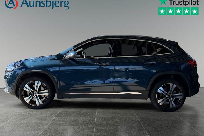 Blå Mercedes EQA250 fra 2022