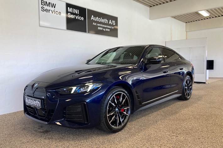 Blå BMW i4 fra 2025
