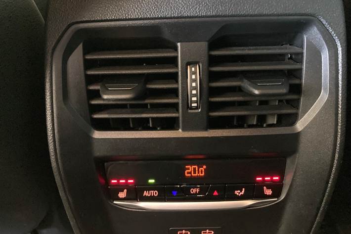 Blå BMW i4 fra 2025