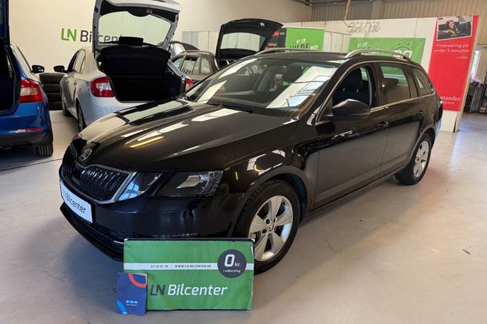 Sort Skoda Octavia fra 2019
