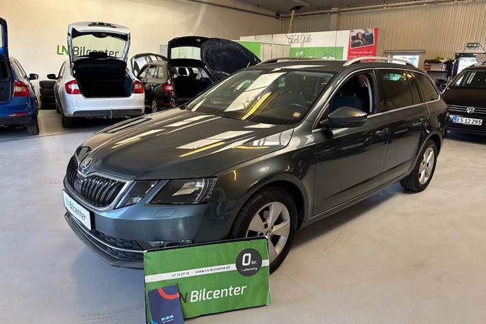 Grå Skoda Octavia fra 2019