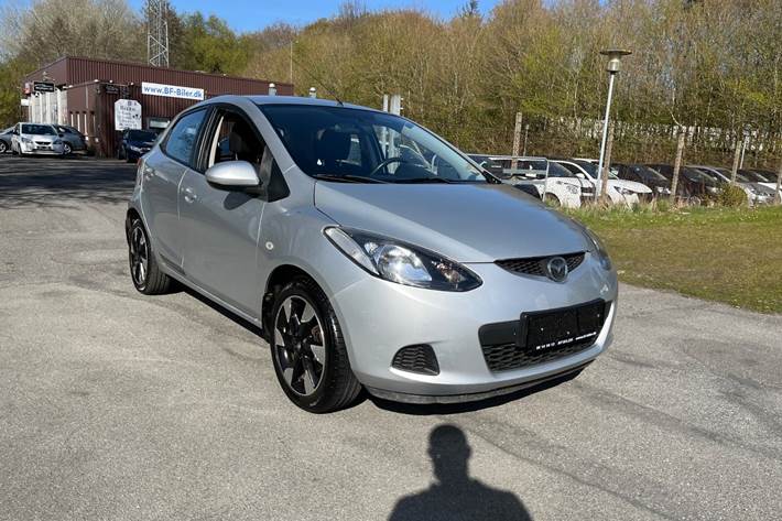 Sølv Mazda 2 fra 2008