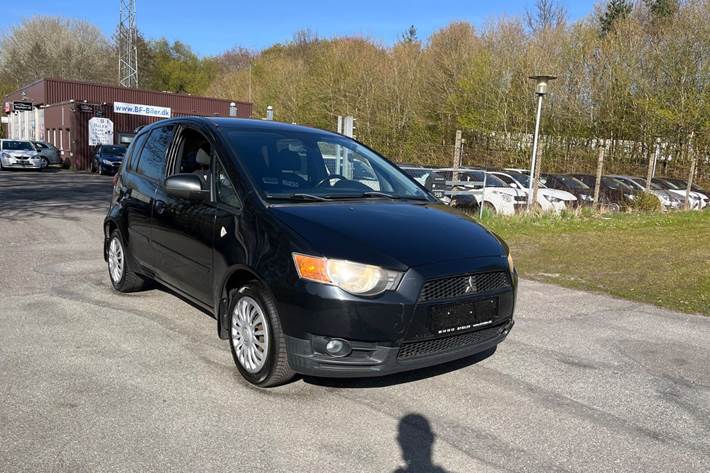 Sort Mitsubishi Colt fra 2009
