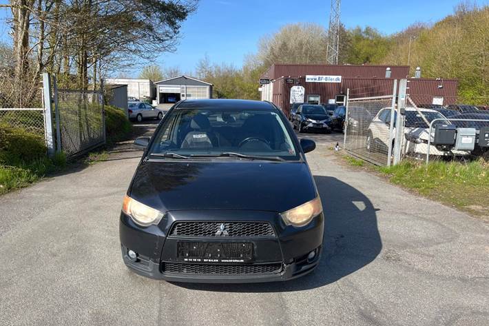 Sort Mitsubishi Colt fra 2009