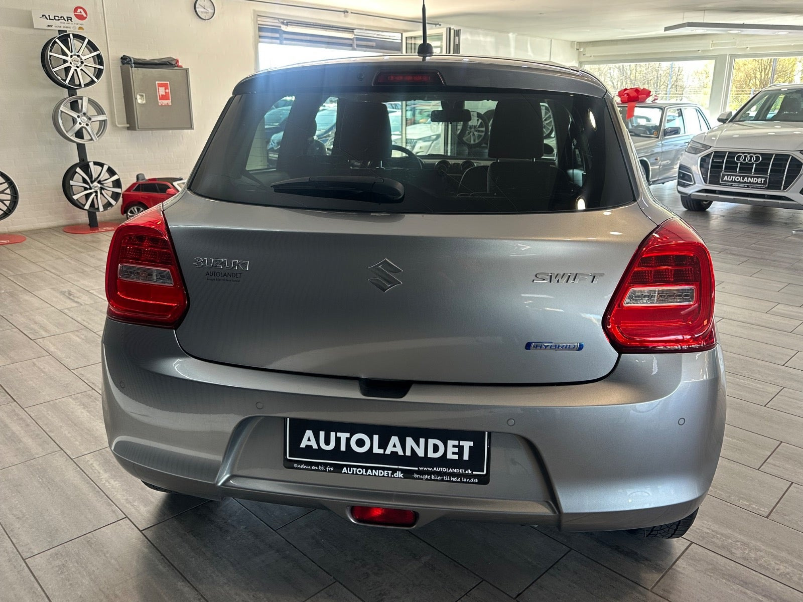 Grå Suzuki Swift fra 2021