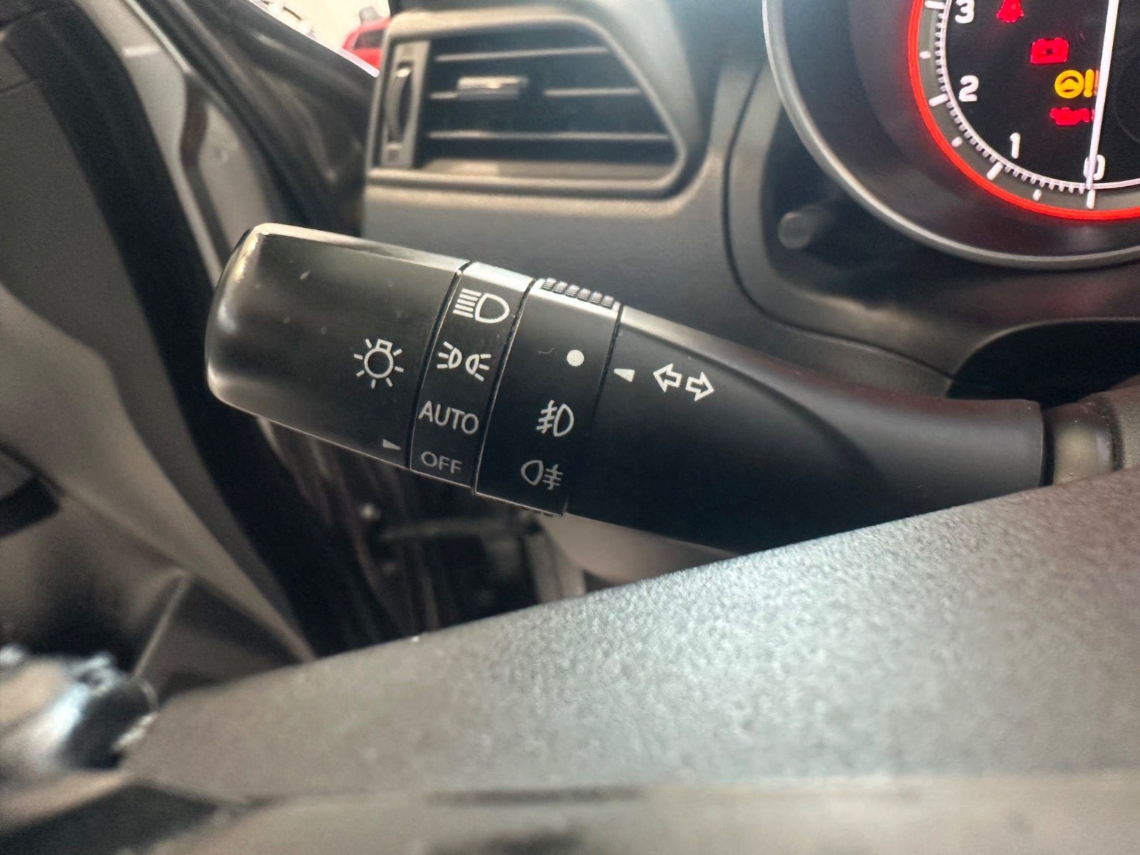 Grå Suzuki Swift fra 2021