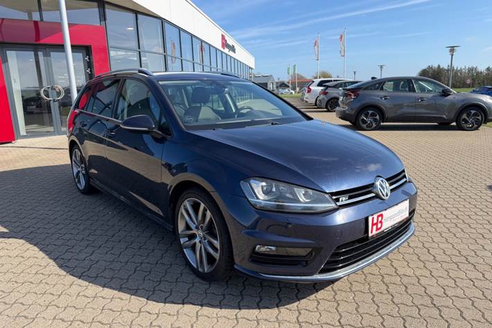 Blå VW Golf VII fra 2017