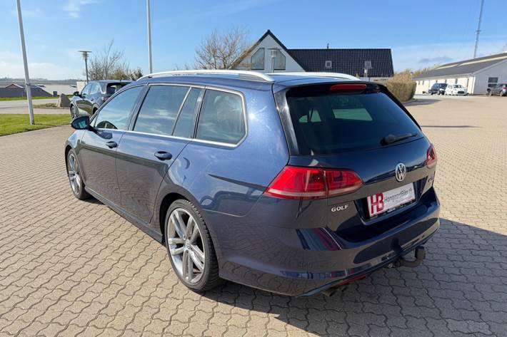 Blå VW Golf VII fra 2017