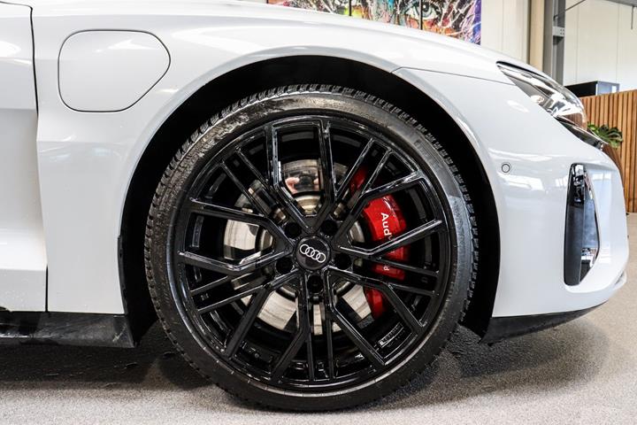 Grå Audi e-tron GT fra 2022