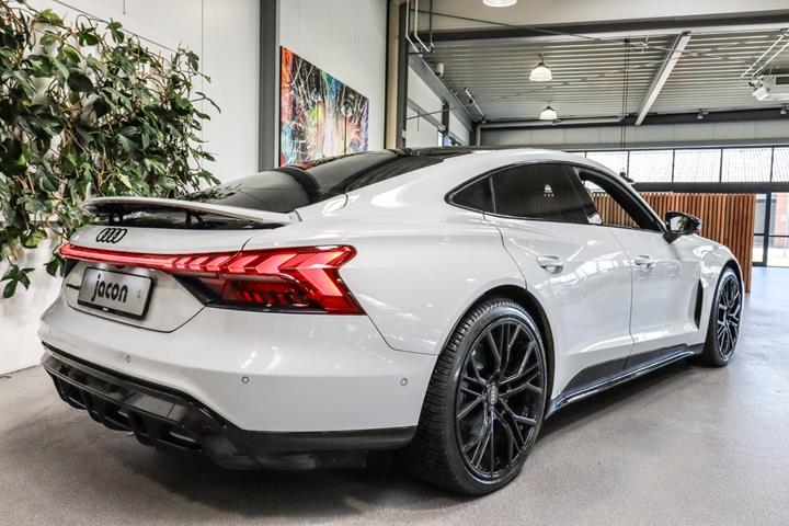 Grå Audi e-tron GT fra 2022