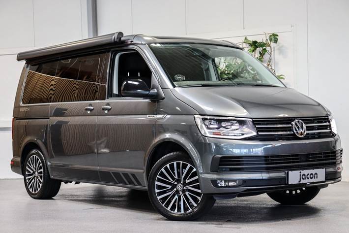 Grå VW Multivan fra 2019