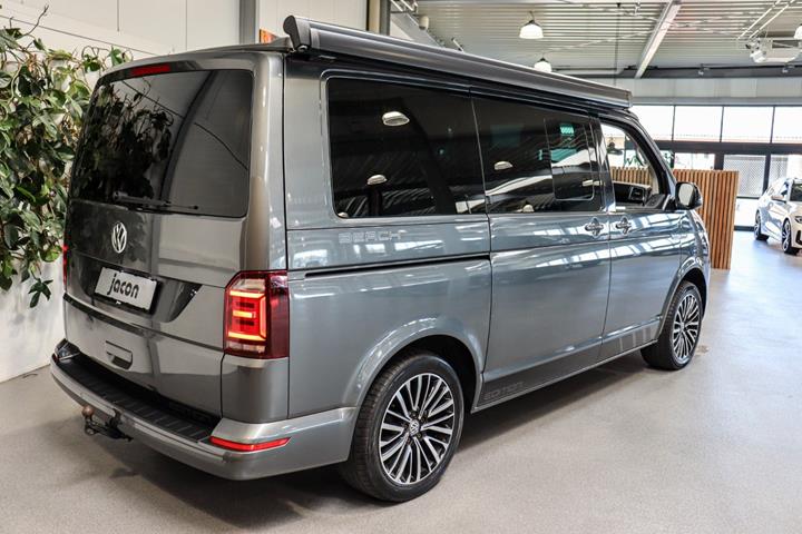 Grå VW Multivan fra 2019