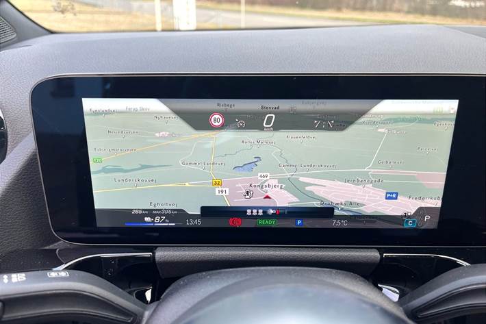 Sølv Mercedes EQA 300 fra 2024