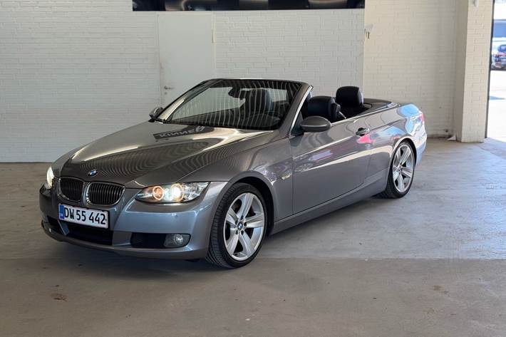 Grå BMW 325i fra 2007