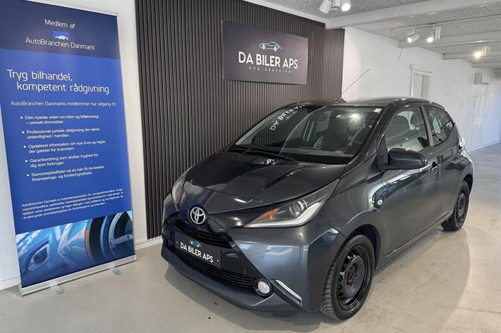 Grå Toyota Aygo fra 2014