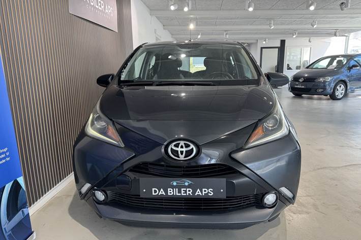 Grå Toyota Aygo fra 2014
