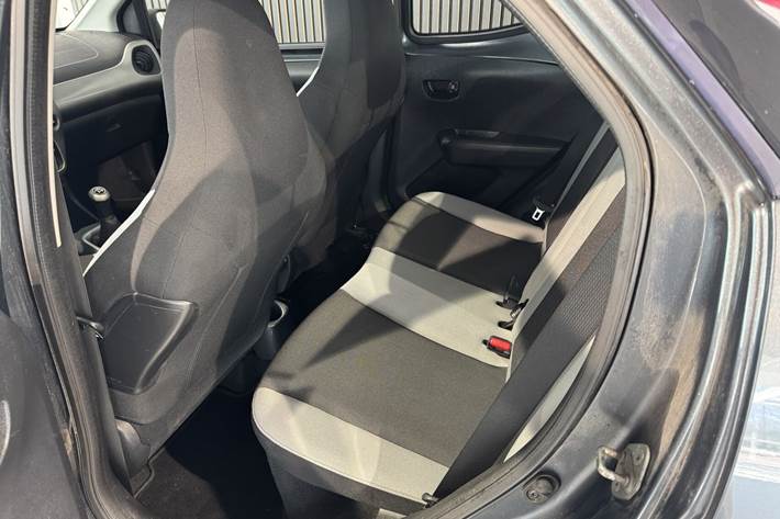 Grå Toyota Aygo fra 2014