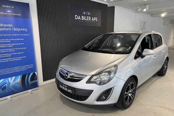 Sølv Opel Corsa fra 2014